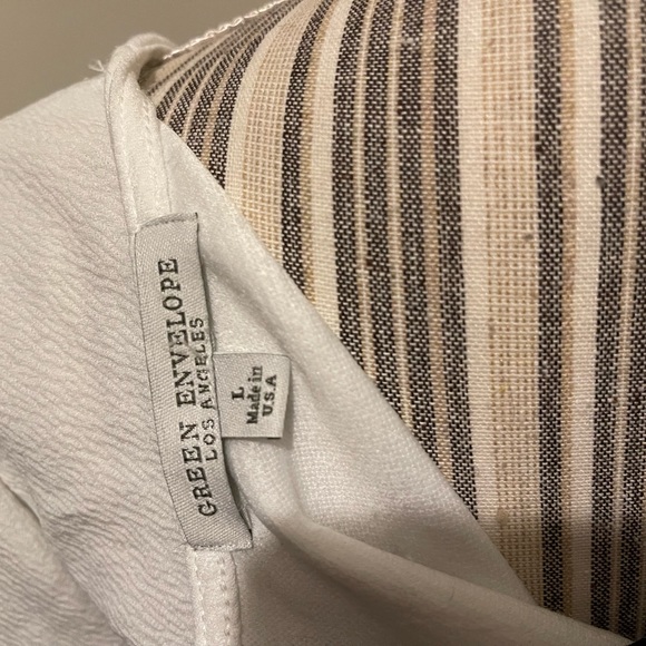 Green Envelope Los Angeles white 3/4 sleeve, open arm blouse. - Picture 4 of 4